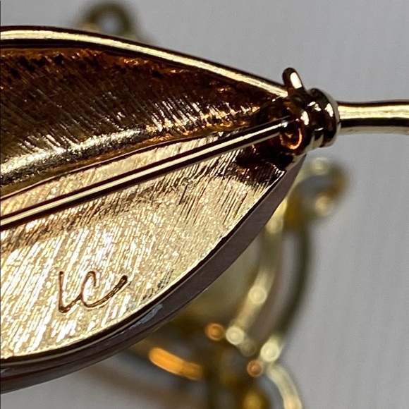 Lot- 3 Gold and Cream Brooches with Pearl Accents - Picture 3 of 5